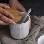 برطمانات أعشاب سيراميكية مصممة خصيصًا – مجموعة أغطية من الخيزران محكمة الإغلاق - Image 5