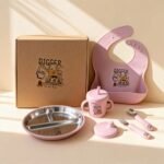 طقم تغذية للأطفال من السيليكون والفولاذ المقاوم للصدأ - طبق شفط + وعاء + مريلة - Image 4