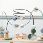 طاولة حسية خشبية لمرحلة ما قبل المدرسة - لعبة تعليمية مونتيسوري - Image 4