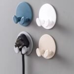 منظم مقابس بدون ثقب - حامل أسلاك للمطبخ والحمام